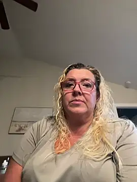 IntimateCpl online show from August 5, 12:15 am