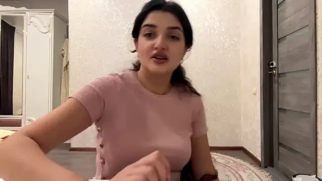 Snapshot of IzzabelSun chatting on July 28, 8:52 pm IzzabelSun online show from July 28, 8:52 pm