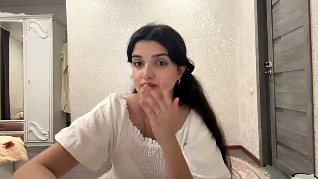 Snapshot of IzzabelSun chatting on July 28, 6:20 pm IzzabelSun online show from July 28, 6:20 pm