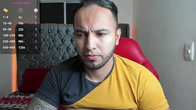 Snapshot of mrloganfuck1 chatting on June 17, 5:51 am mrloganfuck1 online show from June 17, 5:51 am