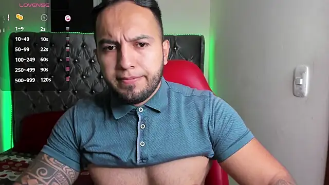 Snapshot of mrloganfuck1 chatting on June 18, 6:56 am mrloganfuck1 online show from June 18, 6:56 am