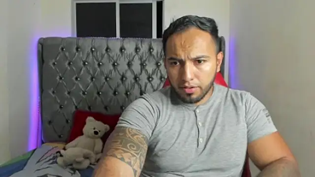 mrloganfuck1 online show from March 26, 11:02 pm
