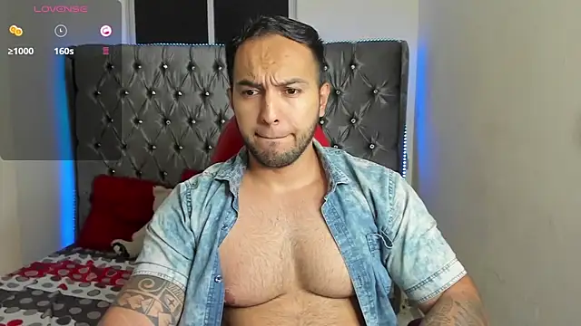 Snapshot of mrloganfuck1 chatting on May 31, 6:30 am mrloganfuck1 online show from May 31, 6:30 am
