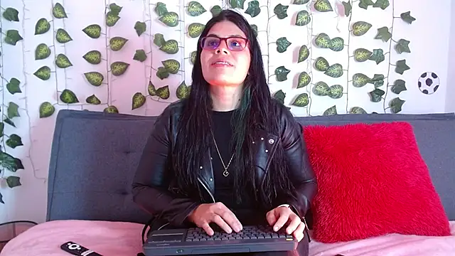 isabella black1 online show from August 3, 10:25 pm