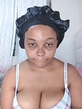 Snapshot of Rhannibee chatting on July 29, 12:59 pm Rhannibee online show from July 29, 12:59 pm