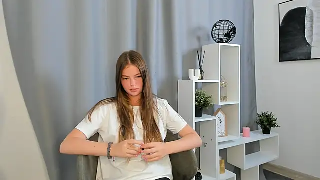 DarcieTegenkamp online show from August 1, 12:03 pm