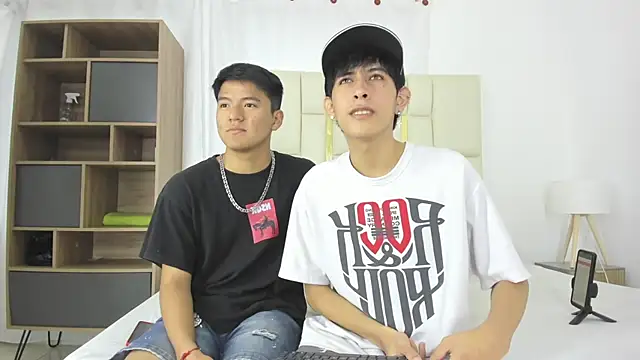 I S A K   online show from July 30, 11:42 am