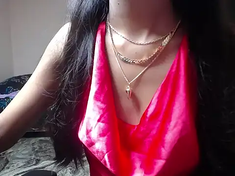 Lyra luxe online show from August 4, 7:18 pm