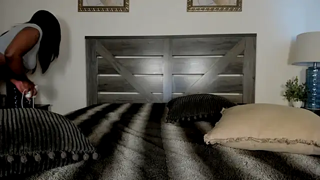 nicolesolace online show from June 13, 9:13 pm