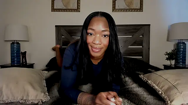 nicolesolace online show from April 3, 9:10 pm