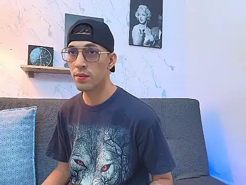 Snapshot of davison_viggian chatting on August 3, 1:50 pm davison viggian online show from August 3, 1:50 pm