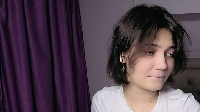 cute  caprice online show from August 3, 5:08 pm