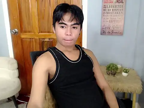 Xyrien Miller online show from August 6, 6:47 pm