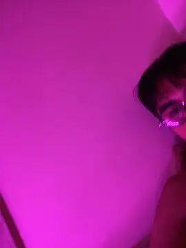 Xyrien Miller online show from August 1, 3:59 am