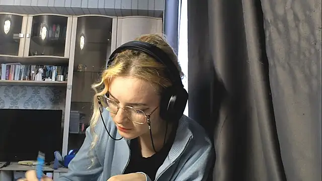 Adelinetre online show from July 30, 3:55 pm