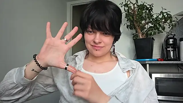 Lucysidle online show from August 1, 8:56 am