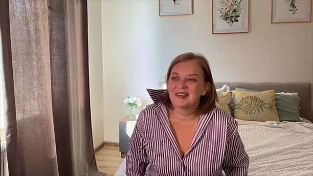 Snapshot of GeniusJinx chatting on August 1, 3:48 am GeniusJinx online show from August 1, 3:48 am