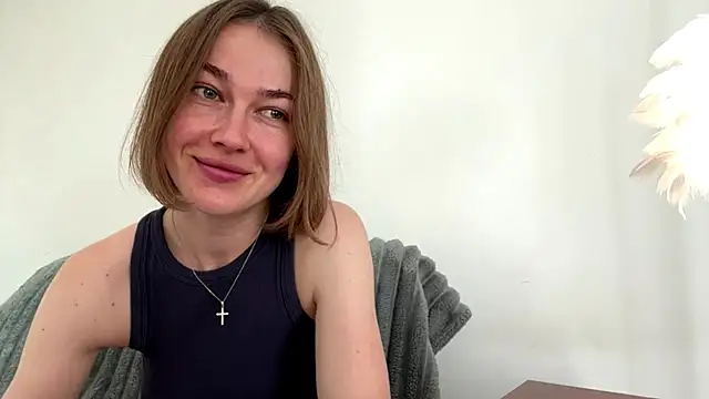 FlirtyDolly online show from August 4, 8:19 am