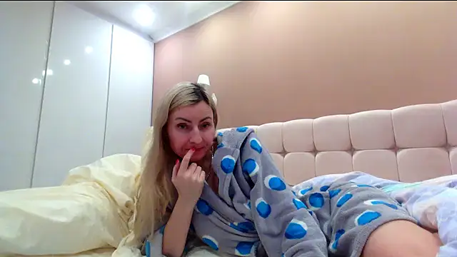 Yourrealgirl online show from January 15, 9:09 pm