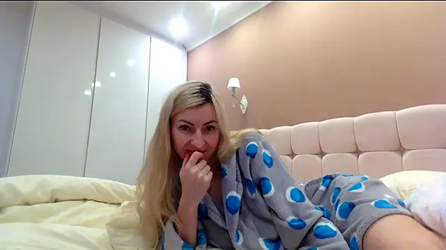 Yourrealgirl online show from January 14, 8:15 pm