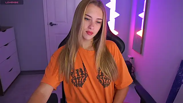 DanikaDillan online show from October 19, 12:57 am