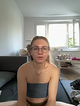Snapshot of Amelie_wild chatting on August 2, 3:53 pm Amelie wild online show from August 2, 3:53 pm