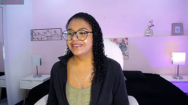 Snapshot of Afroditaa_19 chatting on August 2, 9:01 pm Afroditaa 19 online show from August 2, 9:01 pm