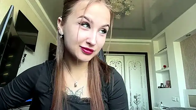 Snapshot of HwaGlazener chatting on August 3, 10:21 am HwaGlazener online show from August 3, 10:21 am