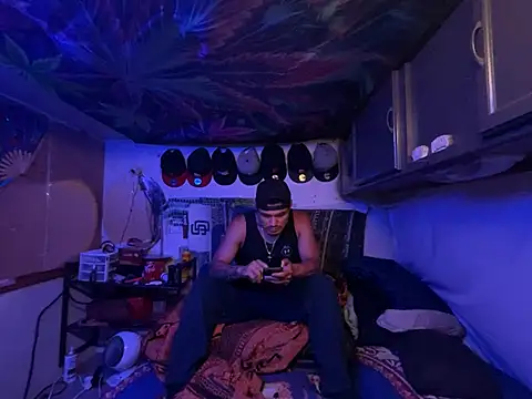 OmarSalasxh33 online show from August 4, 11:26 am