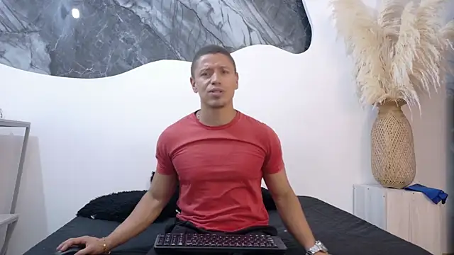 Thiago 16 online show from August 4, 5:01 am