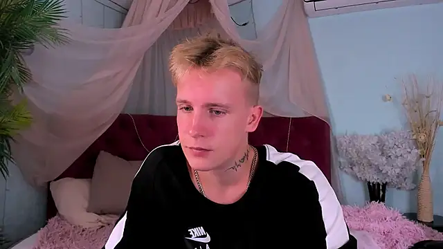  AlexHot  online show from August 8, 5:14 am