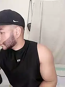 Snapshot of noamkamartinez chatting on August 6, 6:41 am noamkamartinez online show from August 6, 6:41 am