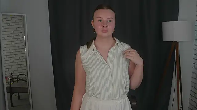 Snapshot of IsobelBoderick chatting on August 5, 5:23 am IsobelBoderick online show from August 5, 5:23 am
