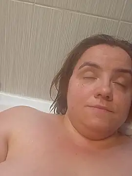 CurvyMia XX online show from August 5, 5:18 pm