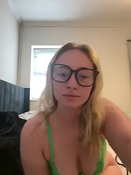Snapshot of Larnsweet_x chatting on August 4, 5:39 pm Larnsweet x online show from August 4, 5:39 pm