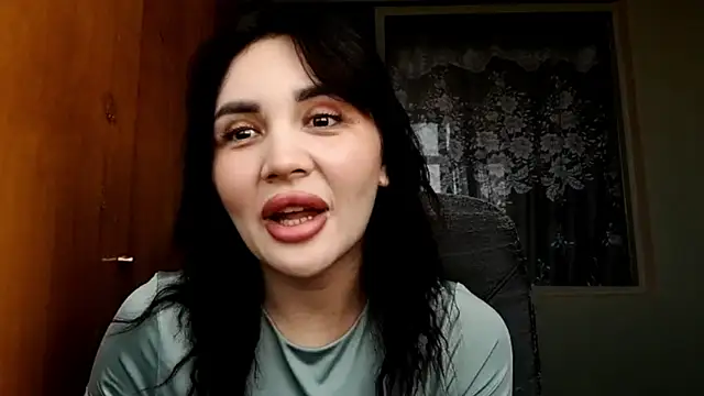 Snapshot of ElviaSloane chatting on August 6, 8:20 am ElviaSloane online show from August 6, 8:20 am