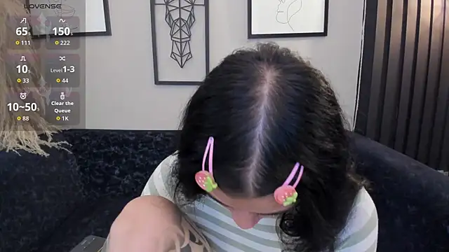 Kiki Cam   online show from August 4, 1:26 pm