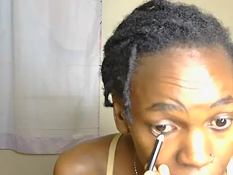 petitevixenn online show from August 4, 11:31 pm
