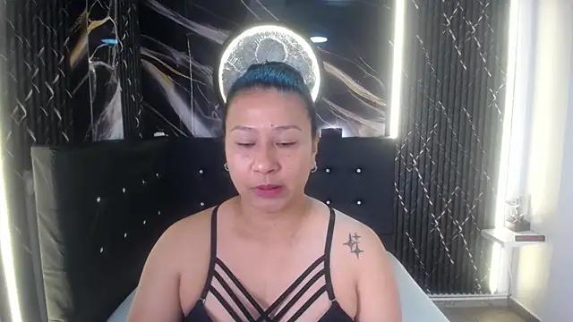 Snapshot of __Serena chatting on August 5, 1:05 pm Serena online show from August 5, 1:05 pm