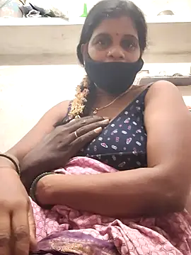 Snapshot of kumuthaqueen chatting on August 4, 4:22 pm kumuthaqueen online show from August 4, 4:22 pm