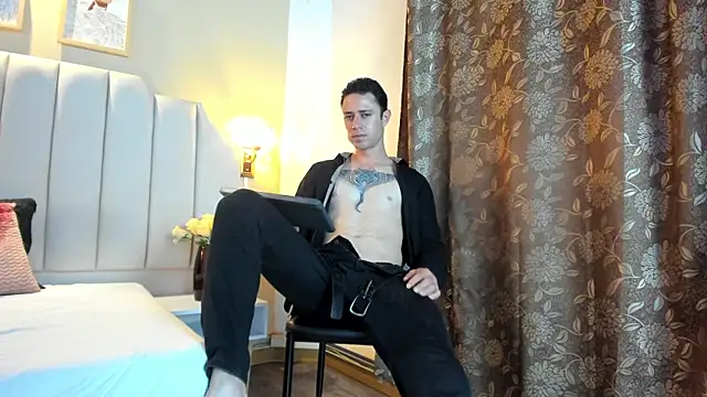ClarkKush online show from August 5, 8:25 pm