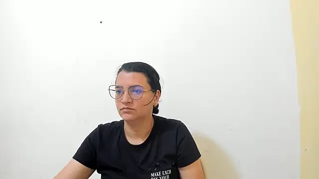 MARILYN GARCIA online show from November 15, 3:16 pm