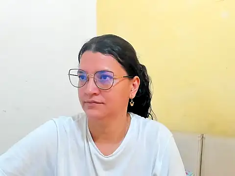 MARILYN GARCIA online show from April 5, 3:30 pm