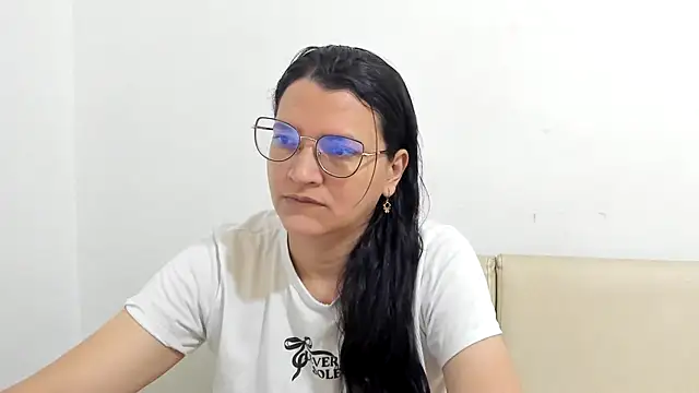 MARILYN GARCIA online show from February 13, 1:11 pm