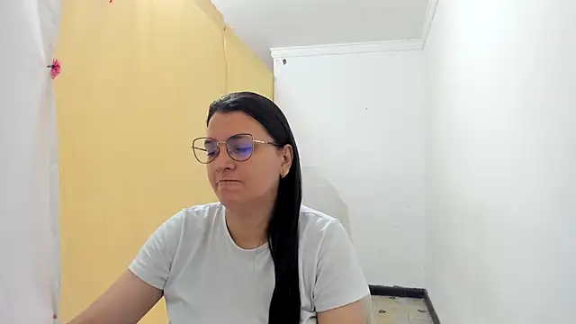 Snapshot of MARILYN_GARCIA chatting on October 15, 1:19 pm MARILYN GARCIA online show from October 15, 1:19 pm