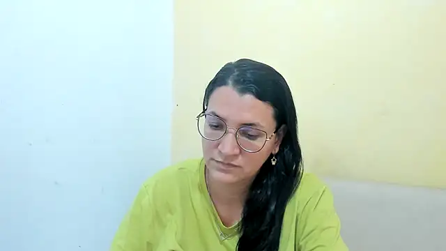 MARILYN GARCIA online show from April 13, 7:07 pm