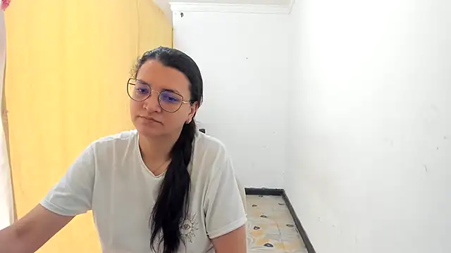 MARILYN GARCIA online show from October 26, 3:45 pm