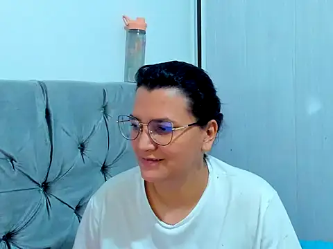 Snapshot of MARILYN_GARCIA chatting on January 14, 1:15 am MARILYN GARCIA online show from January 14, 1:15 am
