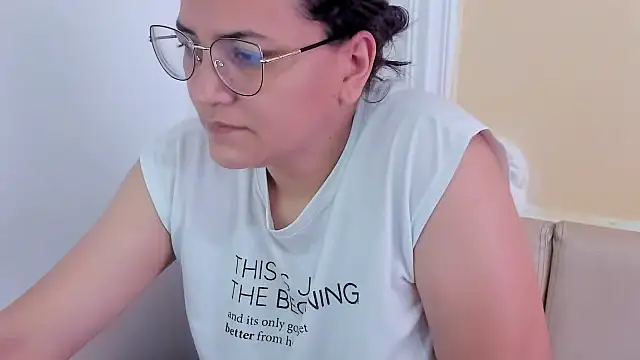 Snapshot of MARILYN_GARCIA chatting on February 5, 2:48 pm MARILYN GARCIA online show from February 5, 2:48 pm