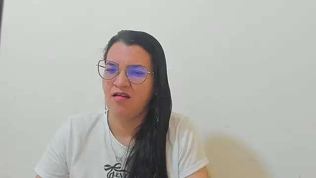 MARILYN GARCIA online show from December 2, 5:03 pm